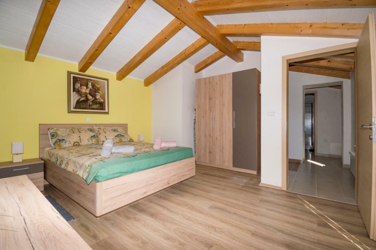 カンファナル Casa Sossi Near Rovinjヴィラ エクステリア 写真